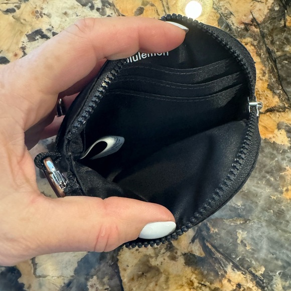 LULULEMON Card Case like NEW - Picture 2 of 3